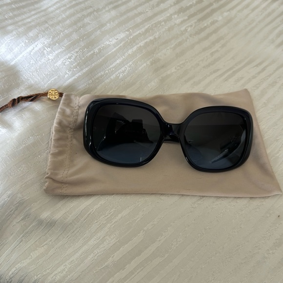 Tory Burch navy gradient lens sunglasses - Picture 11 of 11